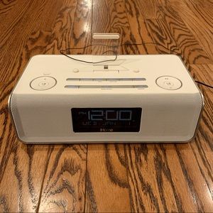 iHome Compatible with iPhone 5 and Newer